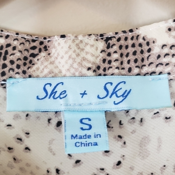 She & Sky | Snakeskin Criss Cross Hem Blouse Size Small - Picture 3 of 6